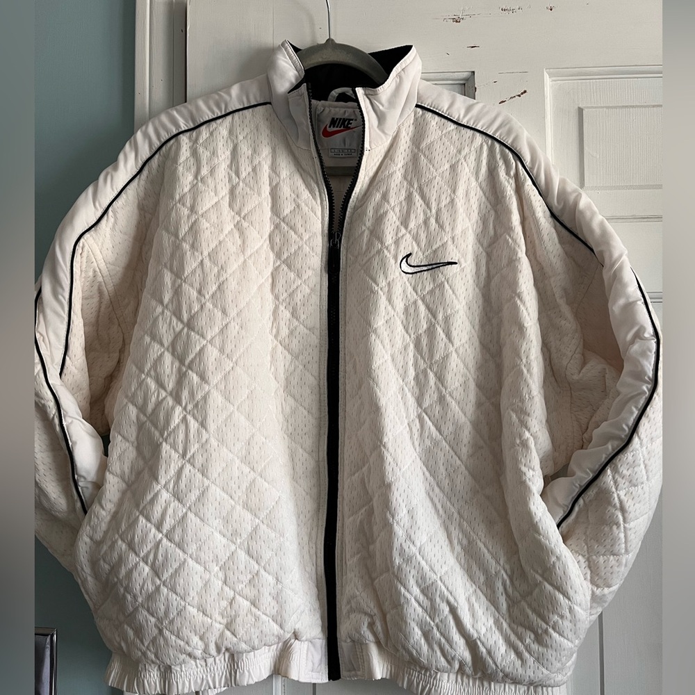 Vintage Nike Men's White Quilted Jacket Spring/Winter Basketball Black White